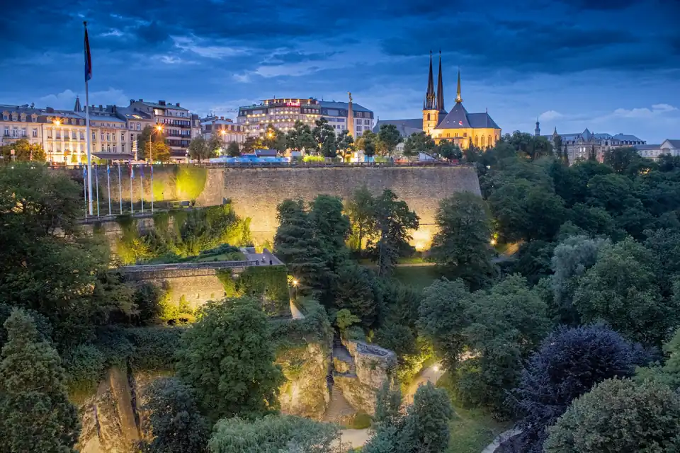 Illuminated Pétrusse valley and cathedral at night
