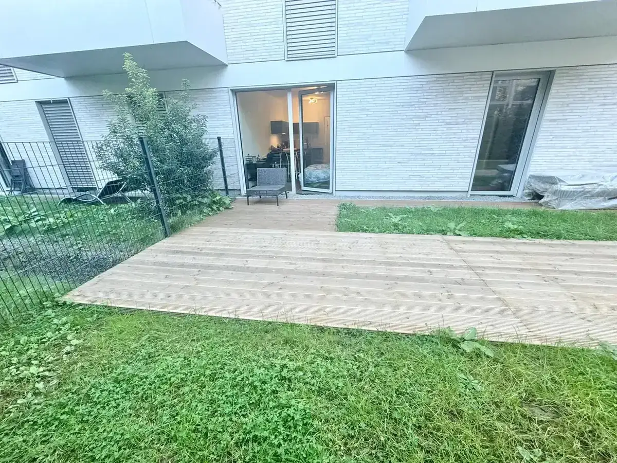 Private garden of a furnished studio in the Gare quarter